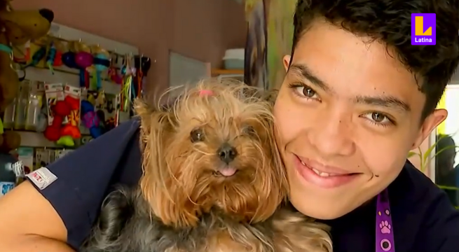 Trabajador de veterinaria se hace viral por bailarle a mascotas: esta es la historia de Álex Cárdenas
