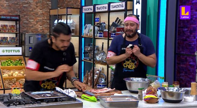 Mauricio Mesones llegó al rescate de Junior Silva para ayudarlo a trozar su cuy | El Gran Chef Famosos