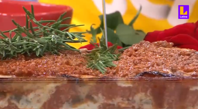 Dale un giro romántico al clásico de las pastas con esta receta de lasagna de carne, berenjena y zapallito italiano