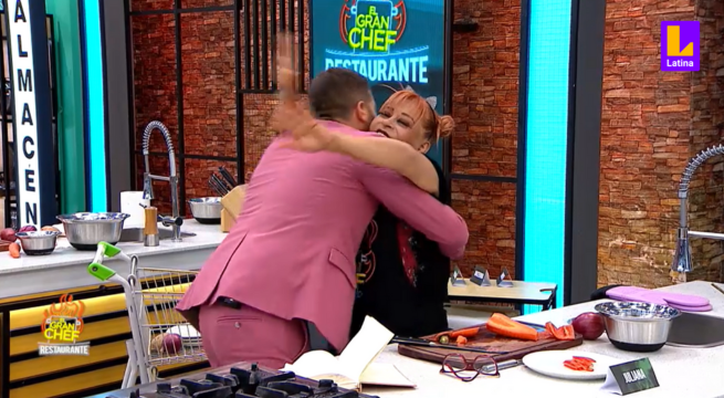 El Gran Chef Famosos, El Restaurante: José Peláez da ánimos a Zelma Gálvez con enternecedor abrazo