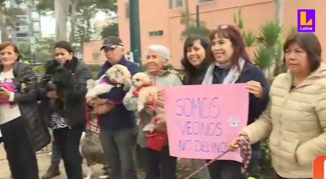 Vecinos de Jesús María denuncian que serenos les prohíben pasear a sus perros por parque de la zona