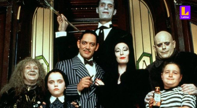 ¡Latina Televisión presenta un clásico del cine! Este sábado 18 de mayo a las 7 p.m. disfruta de “Los locos Addams”