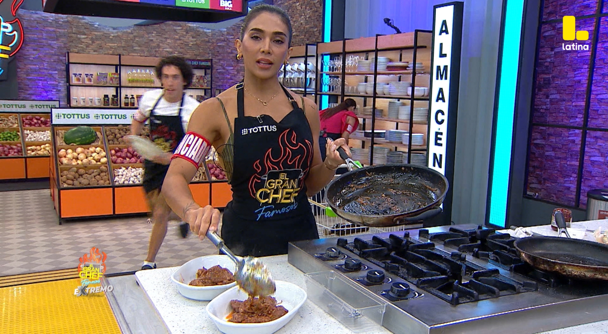 El Gran Chef Famosos: Vania Bludau se ¿BURLA? de sus compañeros: “Me encanta ver cómo corren faltando poco tiempo”