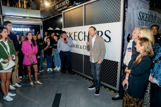 Video viral: Skechers anuncia el lanzamiento de la categoría Court & Classics con espectacular show de drones que iluminó cielo Miraflorino