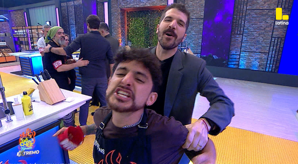 El Gran Chef Famosos: Pedro Pablo Corpancho CELEBRA la SALVACIÓN de Daniel Menacho, ¿es su favorito de la temporada?