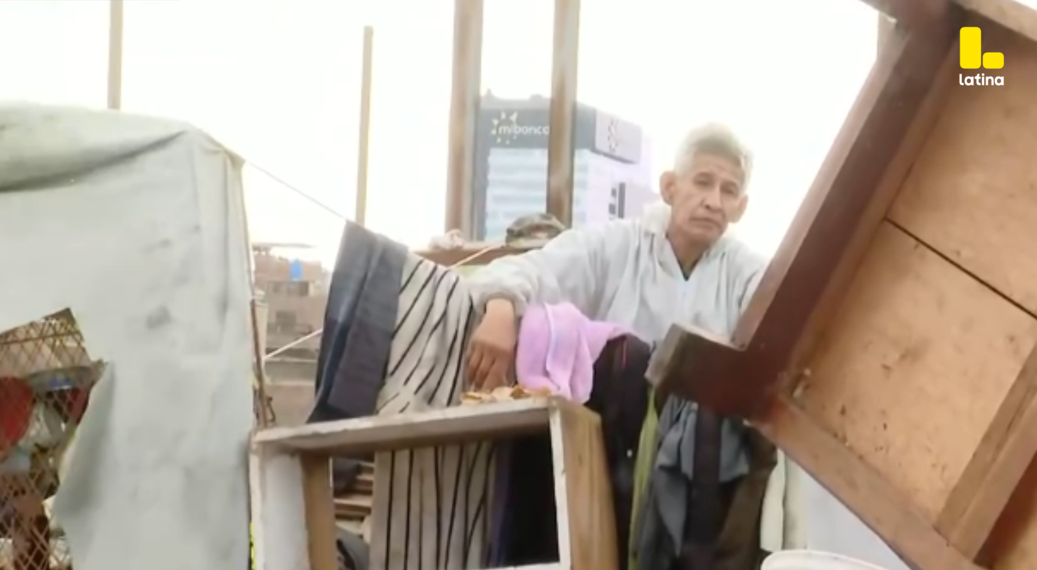 Hombre ACUMULA BASURA hace 5 años y CULPA a la Municipalidad de Surquillo
