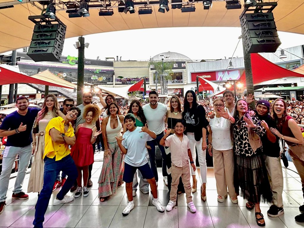 El elenco de “Valentina Valiente” llenó MegaPlaza y conquistó a sus fans